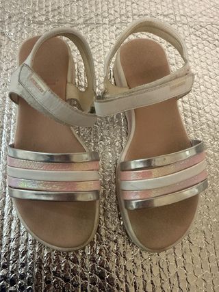 Sandalias Pablosky plateadas y rosas