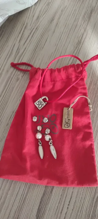 Pendientes largos Unode50 perla y cristal
