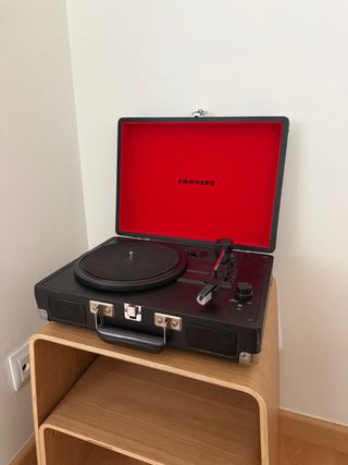 Tocadiscos maleta Crosley Negro y Rojo