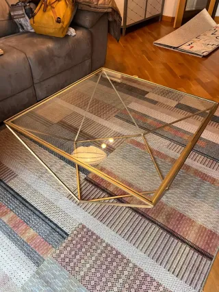 Mesa de centro cristal y metal dorado 80x80x40