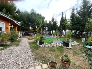 Venta de terreno urbano con casa de madera