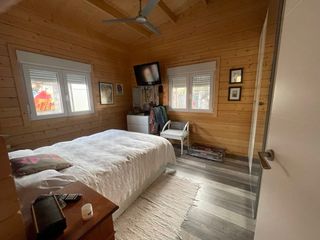 Venta de terreno urbano con casa de madera