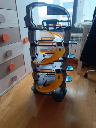 Pista de coches multigarage valorada en 100 euros