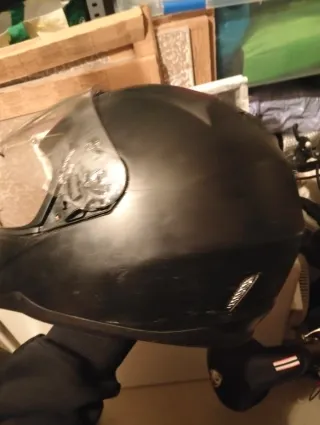 Casco de moto negro