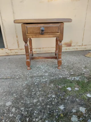 Mesita auxiliar madera antigua
