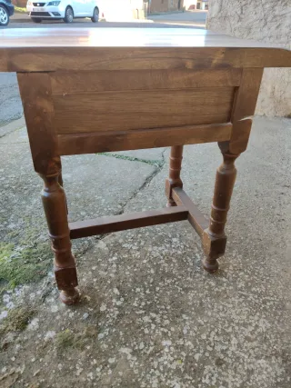 Mesita auxiliar madera antigua