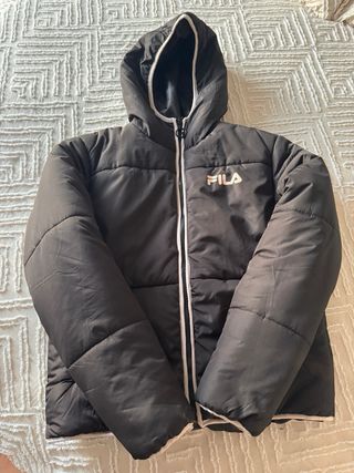 Abrigo Fila Negro con Capucha