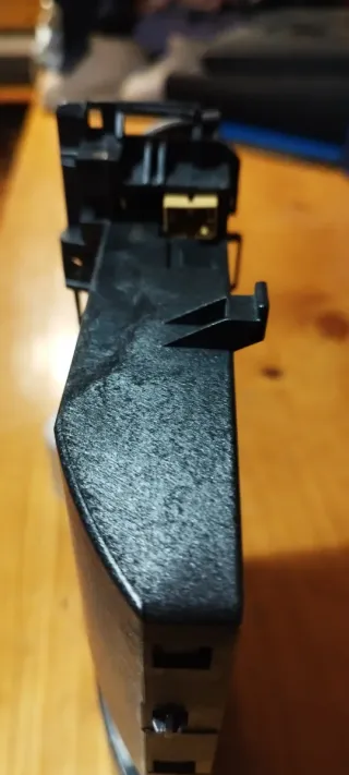 Botón emergencia, portavasos y teclado