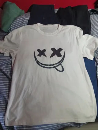 Camisa Tommy, ropa variada