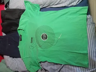 Camisa Tommy, ropa variada