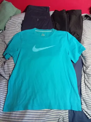 Camisa Tommy, ropa variada