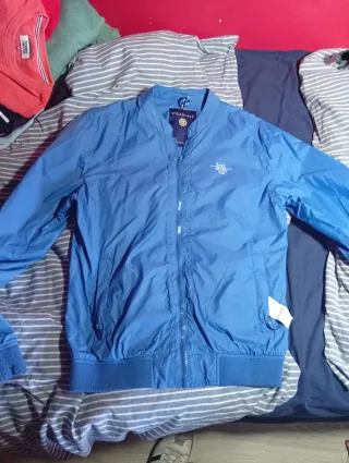 Camisa Tommy, ropa variada