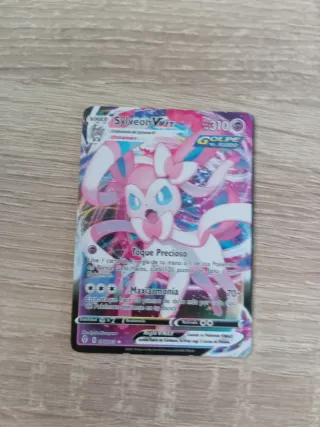 Carta Pokémon Sylveon VMAX Golpe Fluido