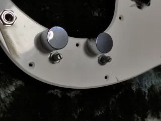 Pastillas y electrónica para bajo Fender