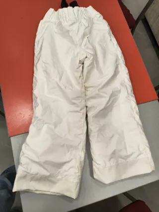 Botas de nieve negras y pantalón nieve infantiles