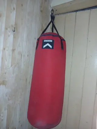 Saco de boxeo Decathlon rojo