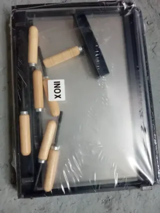 Barbacoa de metal con chimenea