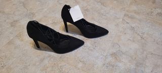 Zapatos de tacón Bershka negros con cordones