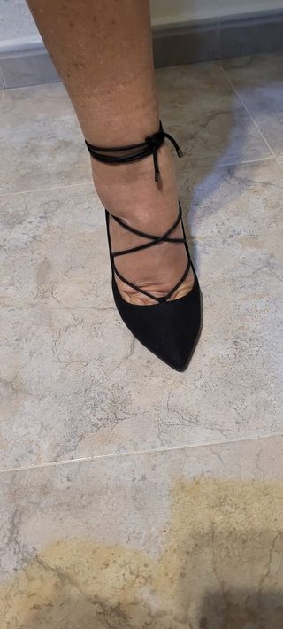 Zapatos de tacón Bershka negros con cordones