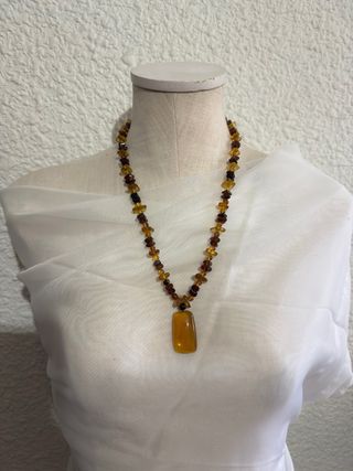 Collar de ámbar con colgante