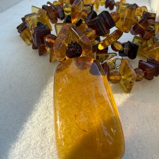 Collar de ámbar con colgante