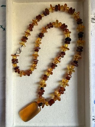 Collar de ámbar con colgante
