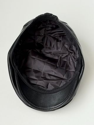 Boina de cuero negra