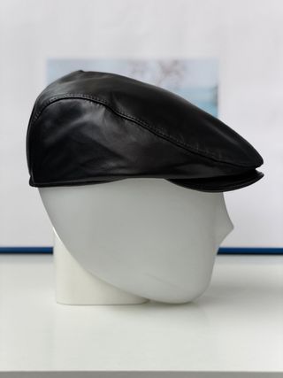 Boina de cuero negra