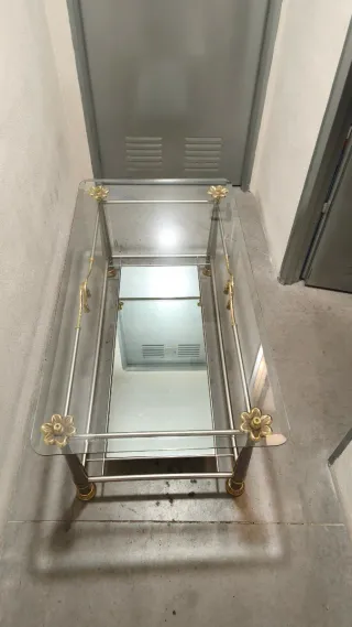 Mesa de centro cristal y metal dorado