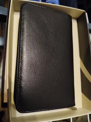 Monedero de piel negro