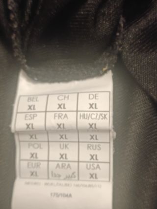 Camiseta negra brillos escote joyas XL Promod