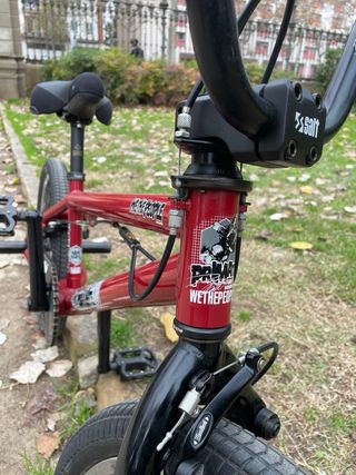 Bicicleta BMX We The People Primate 2004 roja