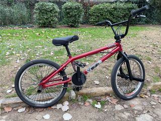 Bicicleta BMX We The People Primate 2004 roja