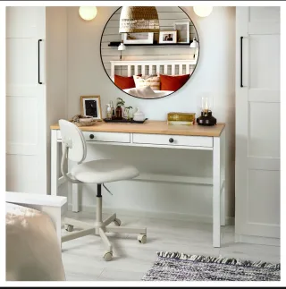 Escritorio blanco de madera modelo Hemnes de Ikea