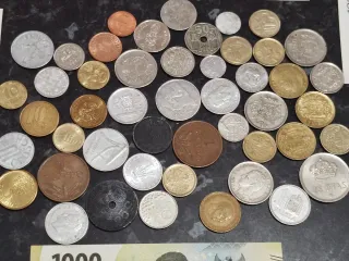 Lote de billetes y monedas de varios países