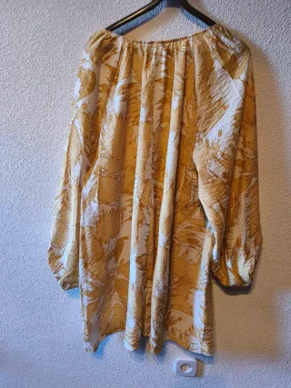 Vestido H&M amarillo estampado,amplio, tela ligera