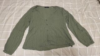 Blusa Stradivarius verde militar