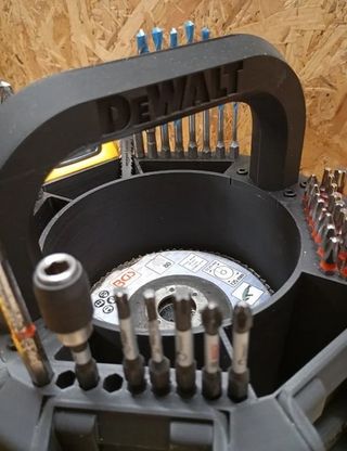 Soporte Porta 8 Baterías DeWALT 18V