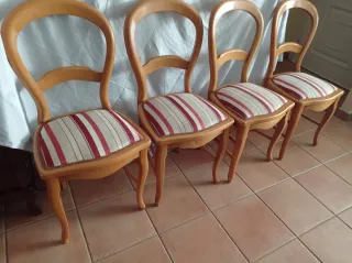 Juego de 4 sillas de madera