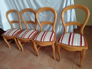 Juego de 4 sillas de madera