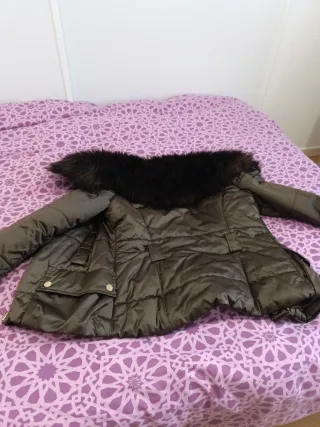 Chaqueta mujer verde militar con capucha