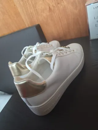 Zapatillas Michael Kors Blancas y Doradas
