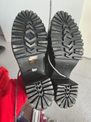 Botines grises con cordones