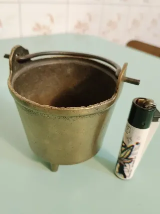 Pentolina in ottone a tre piedi, giocattolo