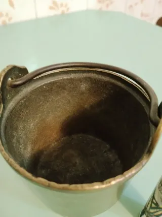 Pentolina in ottone a tre piedi, giocattolo