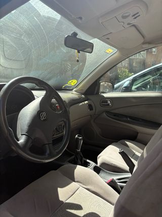 Nissan Almera 2002