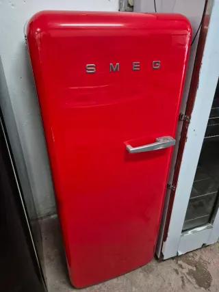 Congelador Smeg Rojo
