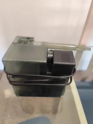 Acuario 50x39x25 con luz y filtro exterior.