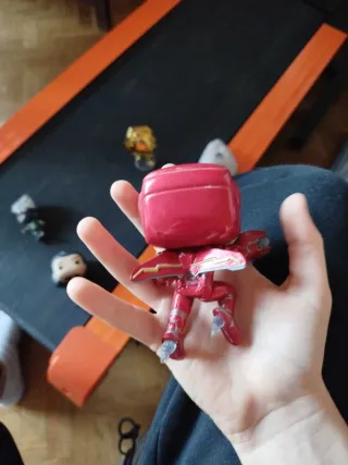 Funko Pop Dorado (no se puede poner de pie)