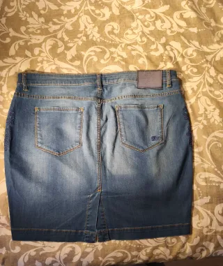 Falda vaquera Pedro del Hierro bordada